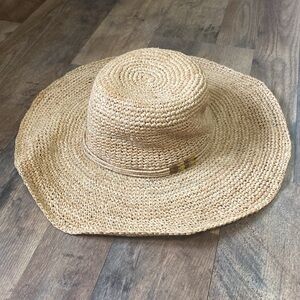 Floppy round sun hat. 100% natural by Peter Grim